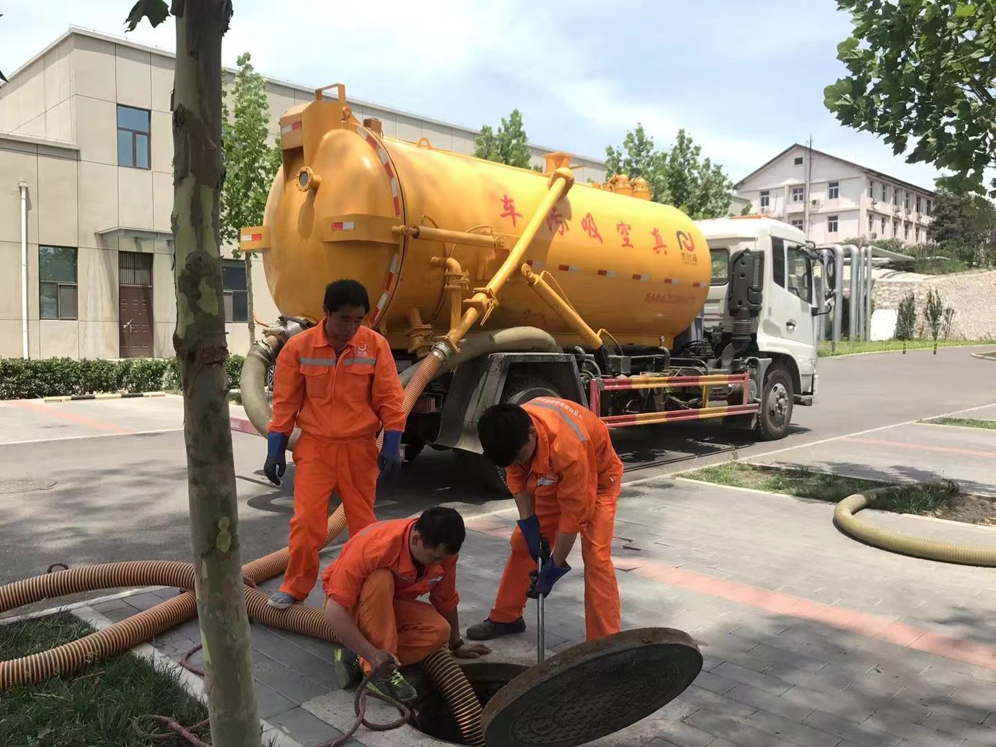 华蓥化粪池清理与5-8吨吸粪车施工效率分析
